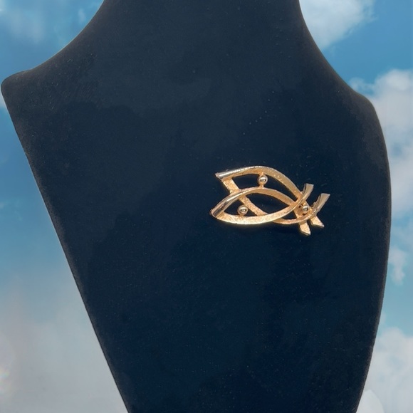 Vintage “Hedy” Gold Filled Ichthys Christian Fish Symbol Icon - Picture 2 of 5